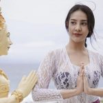Pesona Anya Geraldine Kenakan Pakaian Bali