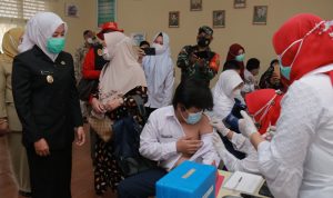 750 Anak SMP Negeri di Palembang Divaksin