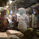 Kunjungi Pasar Padang Selasa, Fitri Cek Makanan Berbahaya