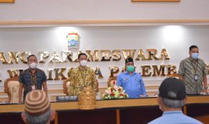 Ratu Dewa, Saat memimpin rapat pembukaan sosialisasi dan edukasi masjid dan mushola se Kota Palembang bersama Baznas diruang rapat Parameswara. (13/1/2022) Kamis. Foto : Noto