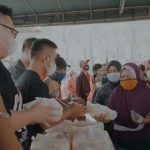 Crazy Rich Surbaya Ini Bagi-bagi Ribuan Liter Minyak Gratis, Siapa Tom Liwafa?