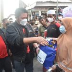 Turun Langsung Ke Lokasi Kebakaran, Herman Deru Berikan Bantuan dan Semangati  Korban Kebakaran  di Desa Sungsang