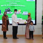 Walikota Palembang Harnojoyo Serahkan Bantuan BPJS TK untuk Mitra Gojek Palembang