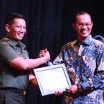 Dandim 0418/Palembang Letkol Inf Sumarlin Marzuki Terima Penghargaan Dari Walikota Palembang