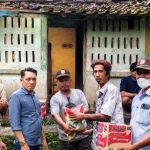Ketua DPC Demokrat Banyuasin, Darul Qutni Berikan Bantuan Sembako Pada Warga Tertimpa Musibah Kebakaran