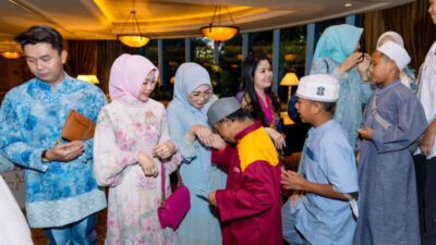 Renny Astuti Santuni Ratusan Anak Yatim dan berbagi Sembako untuk Buruh