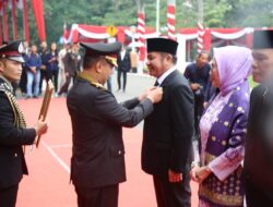 Herman Deru Untuk Ketiga Kalinya  Terima Pengharagaan Pin Emas Dari Kapolri 