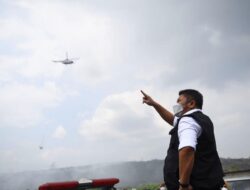 Herman Deru Kerahkan Dua Unit  Helikopter Water Bombing 