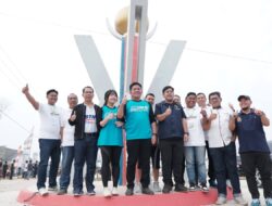 Ribuan Warga Antusias Ikuti Jalan Sehat dan Lomba Panjat 17 Pinang di Kecamatan Gandus