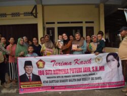 Siti Nurizka, Anggota DPR RI asal Muratara Bagikan iskuit balita dan ibu Hamil Dukung Program Pemerintah Atasi Stunting.