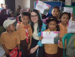 Siti Nurizka, Legislator Gerindra Serahkan Bantuan Program Indonesia Pintar