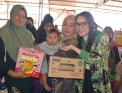 Siti Nurizka, Anggota DPR RI Fraksi Gerindra Serahkan Bantuan Biskuit Balita dan Ibu Hamil