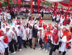 Bertemu Ribuan Kader Posyandu, Atiqoh Janji Wujudkan Satu Desa Satu Puskesmas 