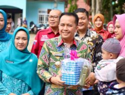 Atasi Stunting, Pj Gubernur Agus Fatoni dan Pj Ketua PKK Sumsel Angkat Anak Asuh, Bagikan Telur dan Makanan Tambahan