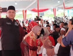 Ribuan Masyarakat dan Ponpes SMB Sambut Atiqoh Ganjar Pranowo