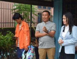 Siti Nurizka Anggota Komisi III DPR RI Berikan Bantuan Bibit Buah kepada Warga di Desa Nibung