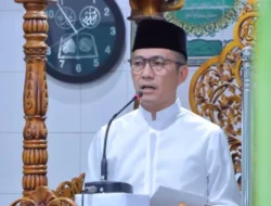 Pj Walikota Palembang Ratu Dewa Sholat Tarawih di Masjid Puntikayu Sebelum Meninjau Korban Kebakaran