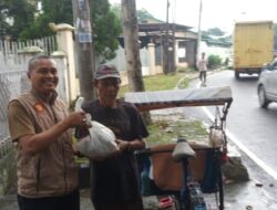 Siti Nurizka Legislator Gerindra Berikan Sembako Kepada Warga