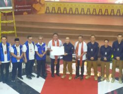 Daftar ke Kantor KPU Sumsel, HDCU Diantar Puluhan Ribu Masa Pendukung 