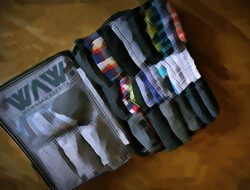 Cara Melipat Kemeja untuk Traveling agar Hemat Ruang