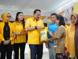 DPD Golkar Sumsel Bagikan 20 Ton Beras Dalam Rangka HUT Partai Golkar Ke-61